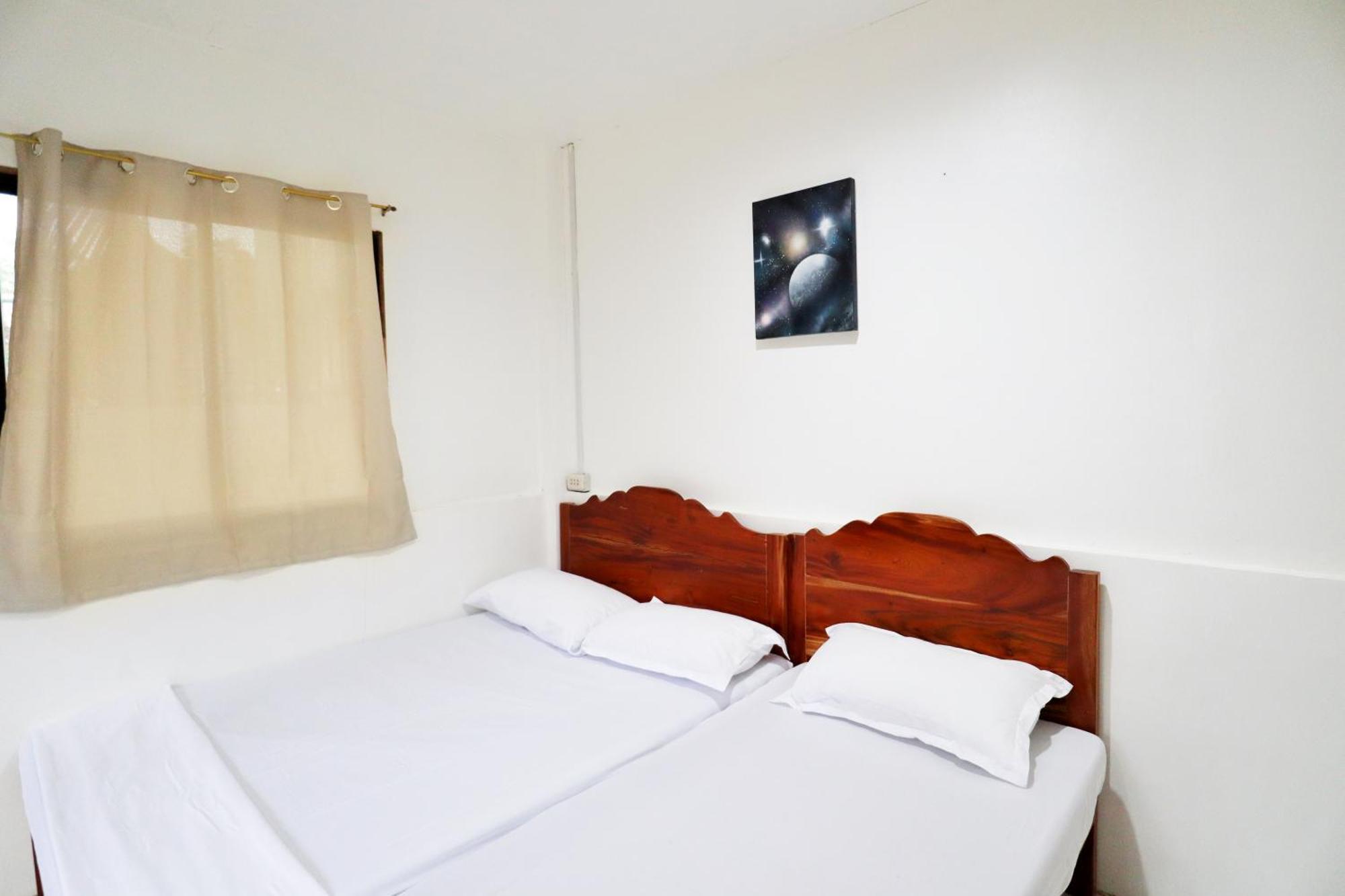 Ocean Breeze Hostel By Daily Sweet Moalboal Exterior photo